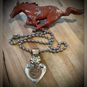 Vintage focused necklace